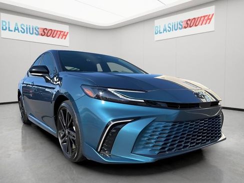 Used 2025 Toyota Camry XSE FWD image 1