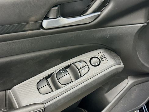 Used 2024 Nissan Altima 2.5 SV w/ SV Premium Package FWD image 15