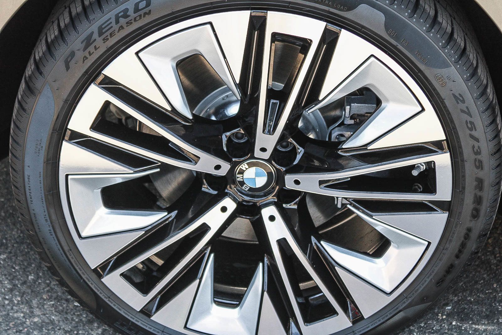 New 2027 BMW i5 xDrive40 AWD/4WD image 11
