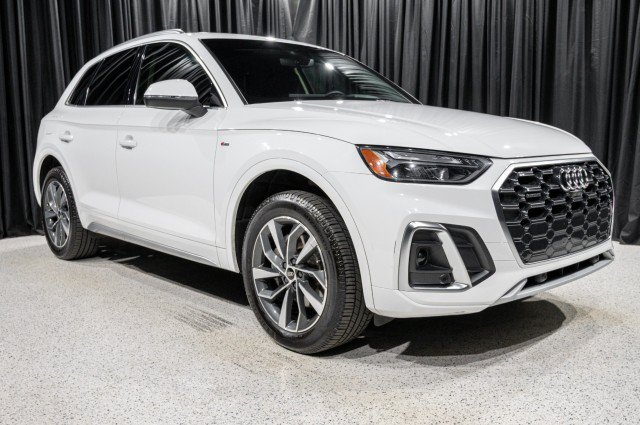Used 2023 Audi Q5 2.0T Premium Plus w/ Premium Plus Package AWD/4WD image 3