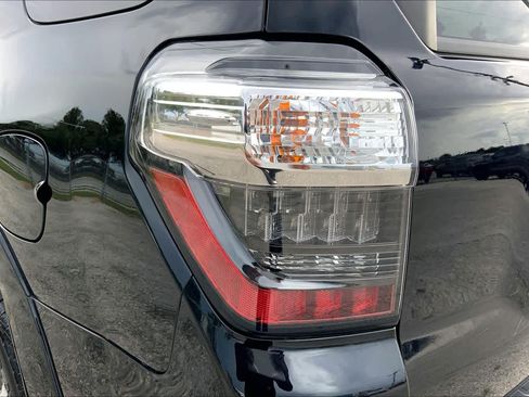 Used 2022 Toyota 4Runner TRD Sport AWD/4WD image 28