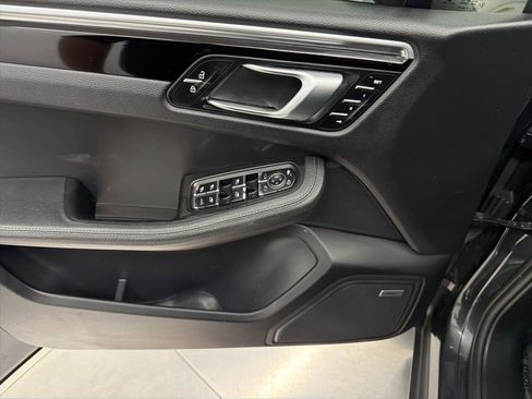 Used 2020 Porsche Macan AWD/4WD image 15