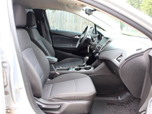 Used 2018 Chevrolet Cruze LT FWD image 36