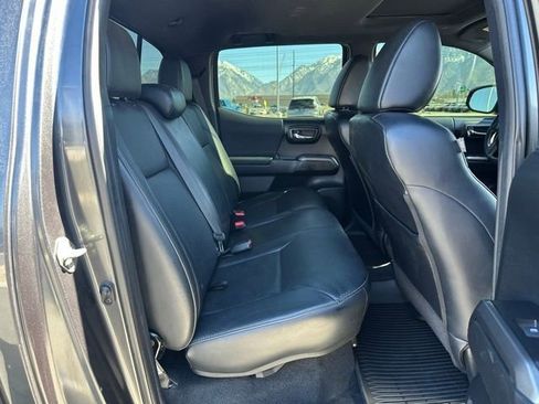 Used 2019 Toyota Tacoma TRD Sport AWD/4WD image 14