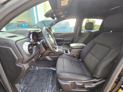 Used 2024 Chevrolet Colorado LT w/ LT Convenience Package RWD image 12