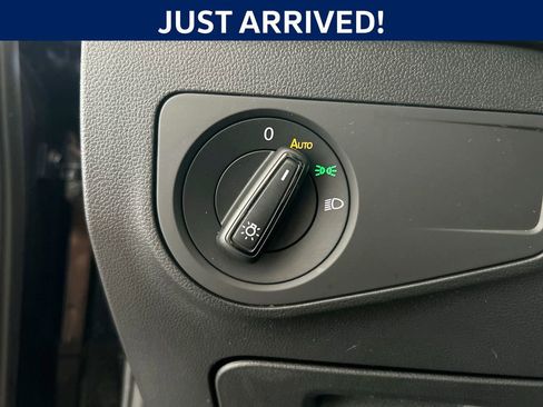 Used 2020 Volkswagen Tiguan S image 14
