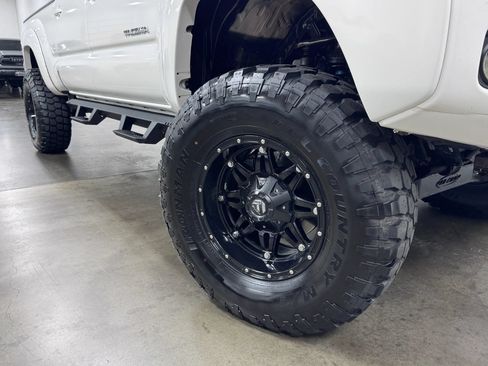 Used 2015 Toyota Tacoma 4x4 Double Cab w/ TRD Sport Package image 2