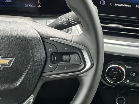 Used 2025 Chevrolet Trax LT w/ LT Convenience Package image 21