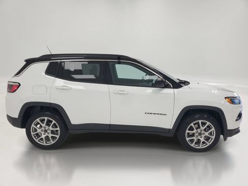 Used 2025 Jeep Compass Limited AWD/4WD image 4