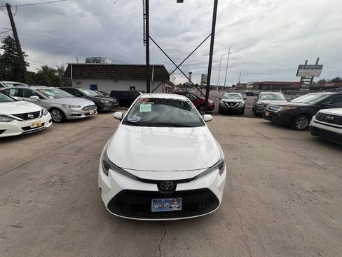 Used 2022 Toyota Corolla LE FWD image 2