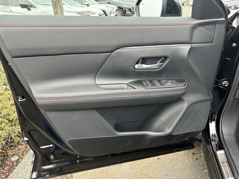 New 2025 Nissan Kicks SR w/ Illumination Package image 9