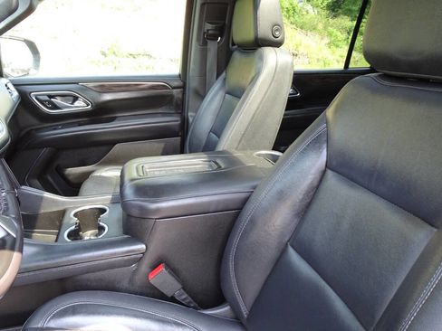 Used 2021 Chevrolet Suburban Z71 w/ Luxury Package AWD/4WD image 18