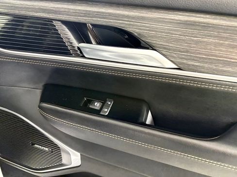 Used 2024 Jeep Wagoneer L Series II w/ Flexible Seating Group RWD image 13
