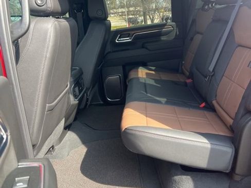 Used 2024 Chevrolet Silverado 2500 High Country w/ Technology Package image 9