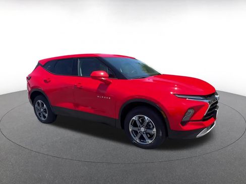 Used 2025 Chevrolet Blazer LT FWD image 2
