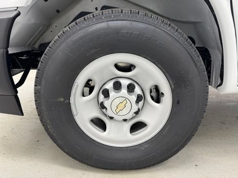 New 2026 Chevrolet Express 2500 w/ Driver Convenience Package RWD image 33