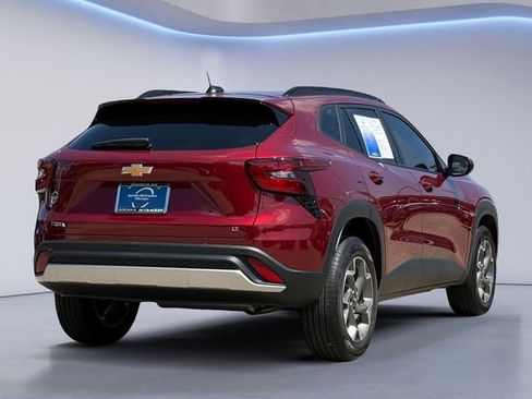 Used 2025 Chevrolet Trax LT w/ Driver Confidence Package FWD image 5