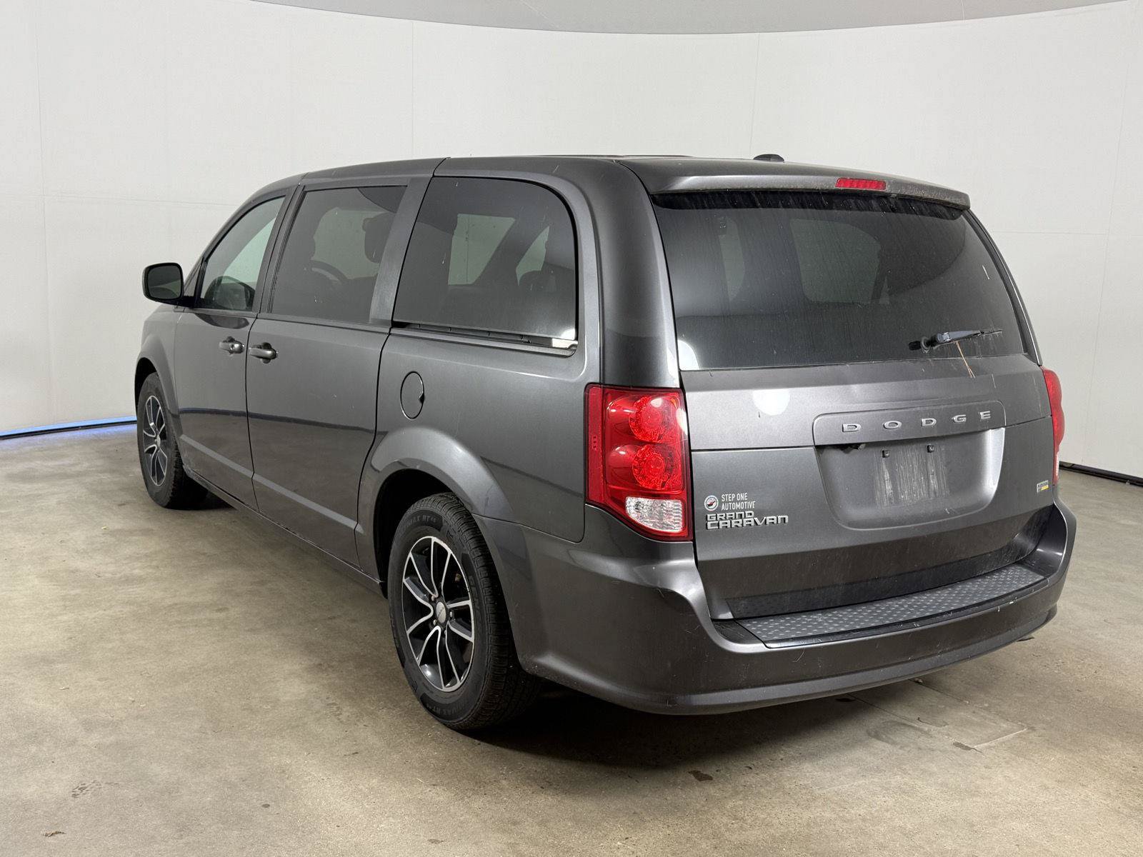Used 2018 Dodge Grand Caravan SE FWD image 6