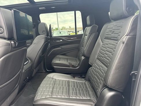 Used 2024 Cadillac Escalade ESV Sport Platinum w/ LPO, ONYX Package AWD/4WD image 19