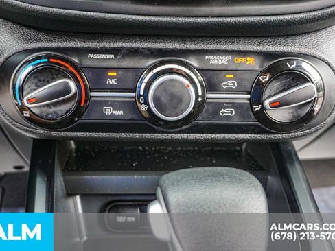 Used 2025 Kia Soul LX w/ LX Technology Package FWD image 40