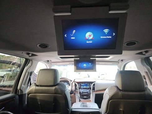 Used 2019 Cadillac Escalade ESV Luxury image 25