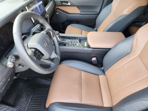 Used 2024 Lexus GX 550 w/ Accessory Package (Z1) AWD/4WD image 13