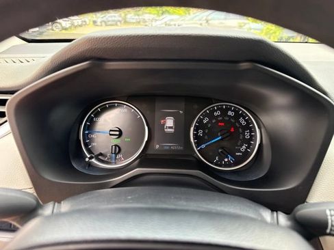 Used 2019 Toyota RAV4 XLE w/ Carpet Mat Package AWD/4WD image 13