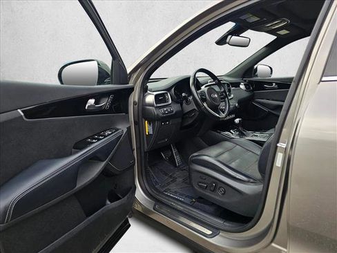 Used 2017 Kia Sorento SX image 18