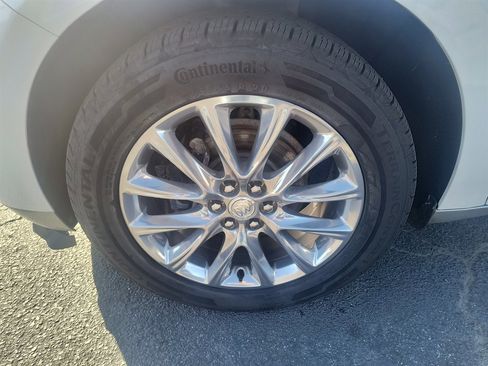 Used 2020 Buick Enclave Essence w/ Sound and Sites Package image 9