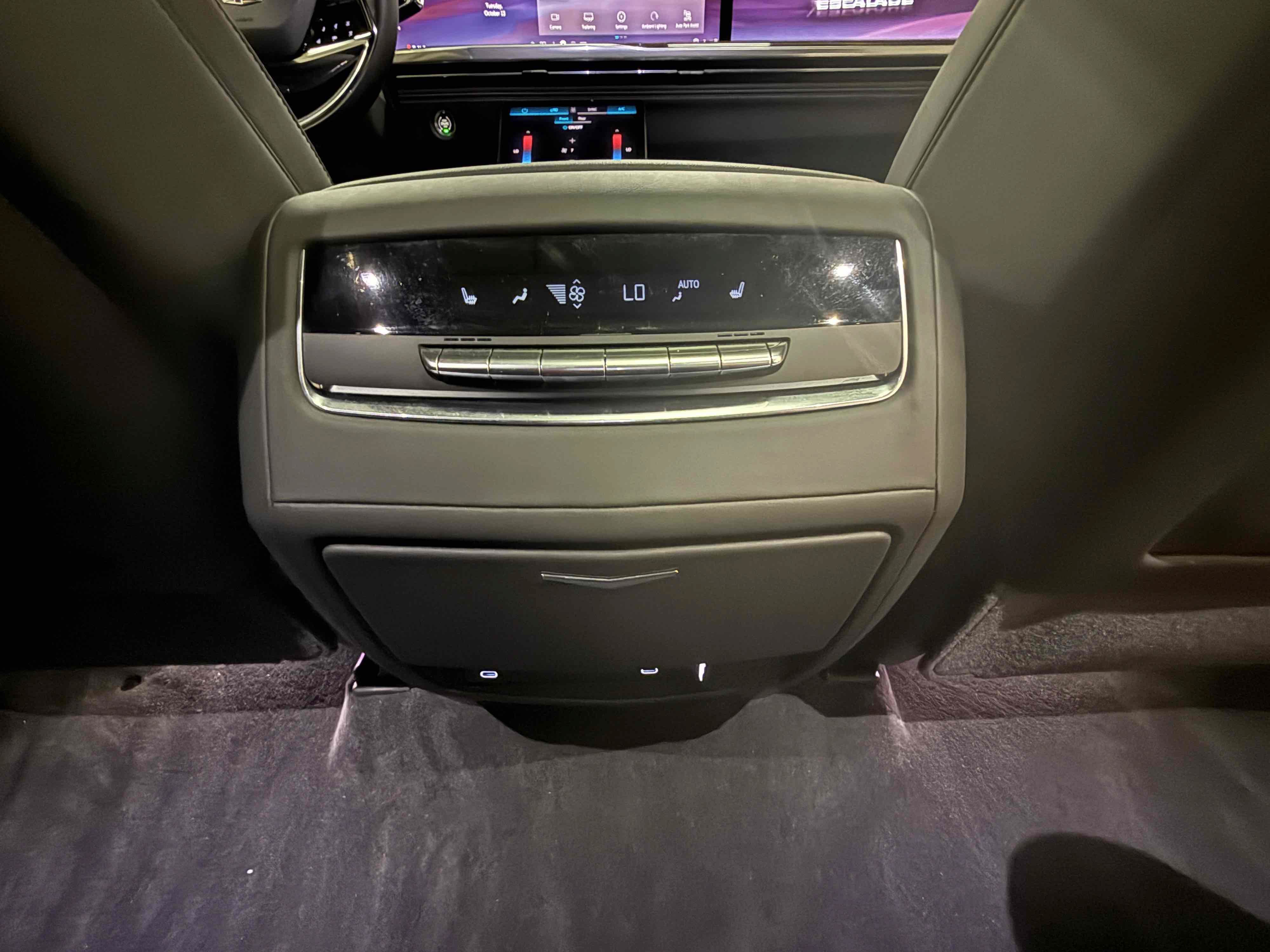 Used 2025 Cadillac Escalade Premium Luxury AWD/4WD image 68