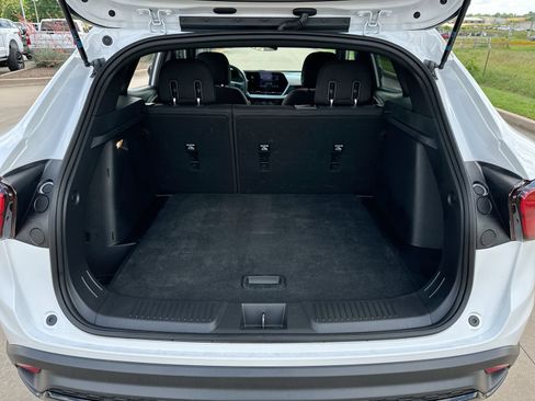 Used 2025 Chevrolet Trax RS w/ Sunroof Package FWD image 23