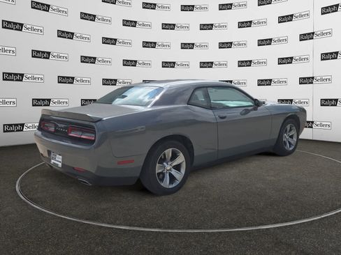 Used 2019 Dodge Challenger SXT RWD image 6