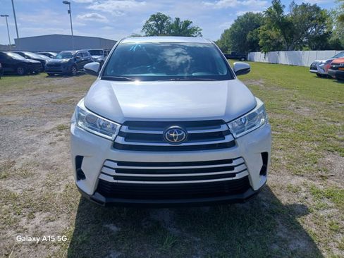 Used 2018 Toyota Highlander LE FWD image 3