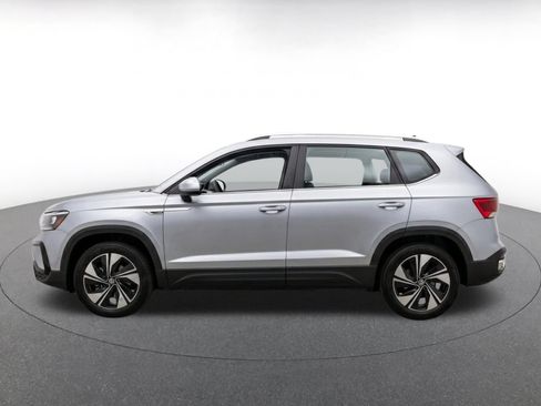 Used 2026 Volkswagen Taos SE AWD/4WD image 4