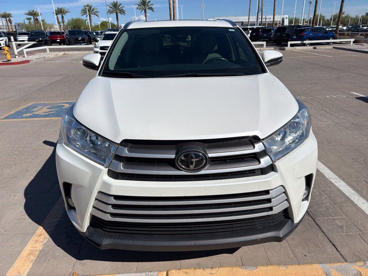 Used 2019 Toyota Highlander XLE AWD/4WD image 2