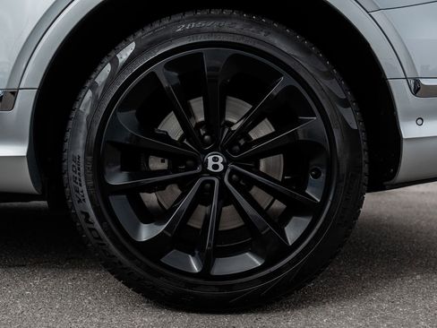 Used 2023 Bentley Bentayga V8 image 7