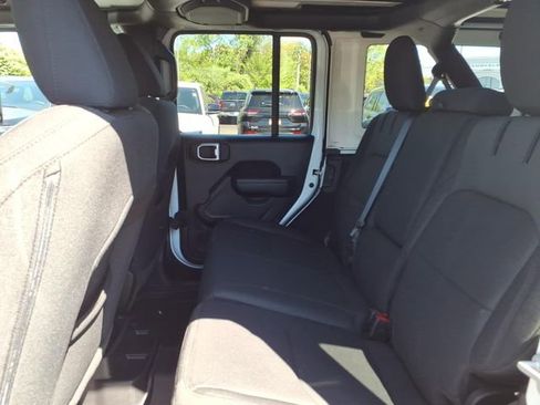 Certified 2023 Jeep Wrangler Unlimited w/ Sun & Screen Package AWD/4WD image 17