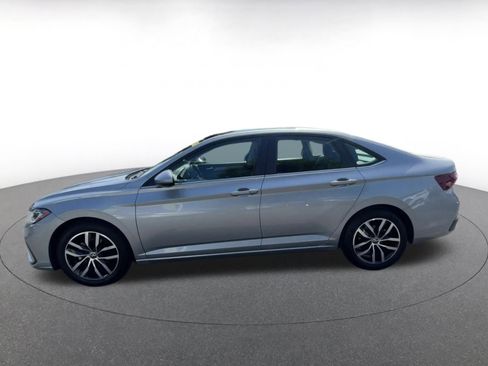 Used 2025 Volkswagen Jetta SE image 9