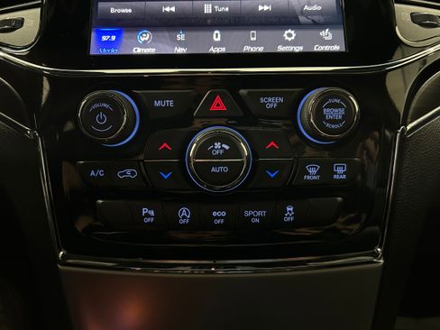 Used 2020 Jeep Grand Cherokee Limited image 11