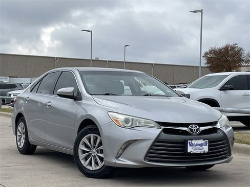 Used 2017 Toyota Camry LE image 2