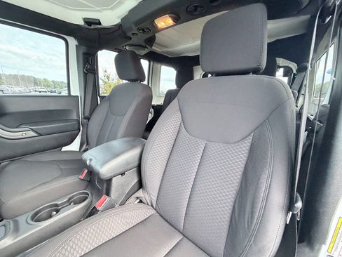 Used 2013 Jeep Wrangler Unlimited Sport image 20