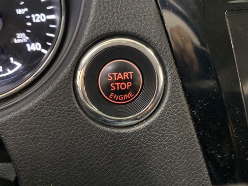 Used 2017 Nissan Rogue SV FWD image 19