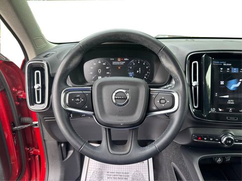 Used 2022 Volvo XC40 T5 Momentum AWD/4WD image 21