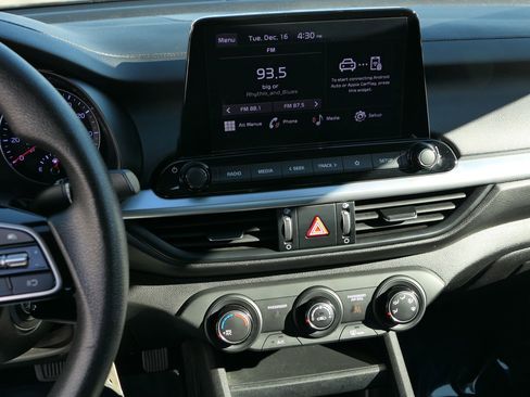 Used 2023 Kia Forte LXS image 19