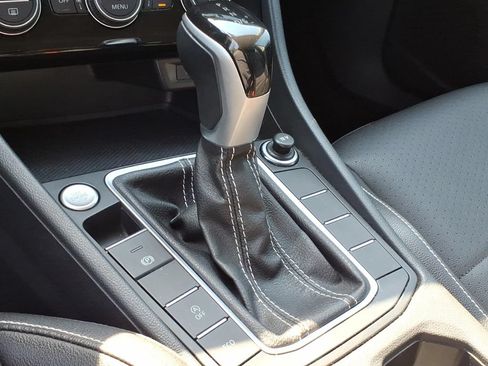 Used 2024 Volkswagen Jetta SE FWD image 14