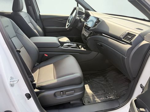 Used 2025 Honda Ridgeline Black Edition image 35