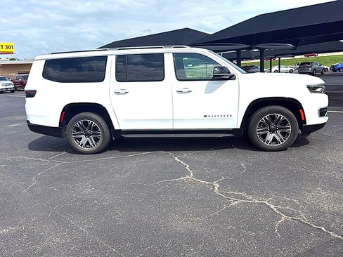 Used 2024 Jeep Wagoneer L Series II w/ Flexible Seating Group image 4