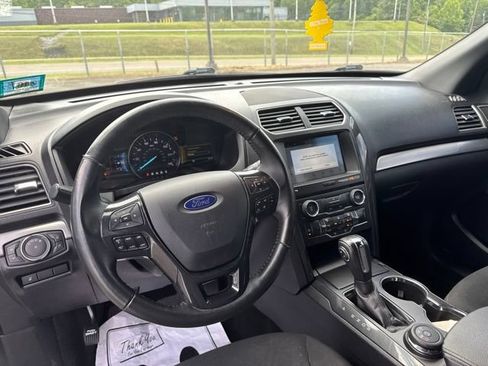 Used 2018 Ford Explorer XLT w/ Equipment Group 201A AWD/4WD image 14