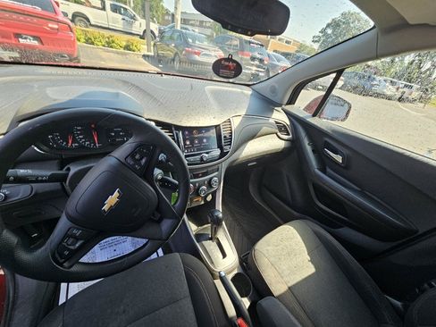 Used 2022 Chevrolet Trax LS w/ Tint and Cruise Package AWD/4WD image 20