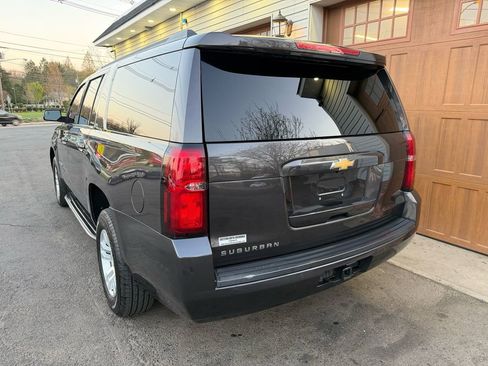 Used 2018 Chevrolet Suburban LT image 5